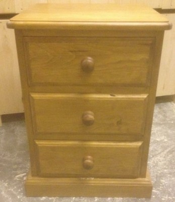 traditiona bedside 3 drw
